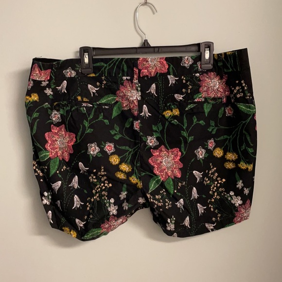 Old Navy Side Panel Maternity Shorts - Picture 2 of 5